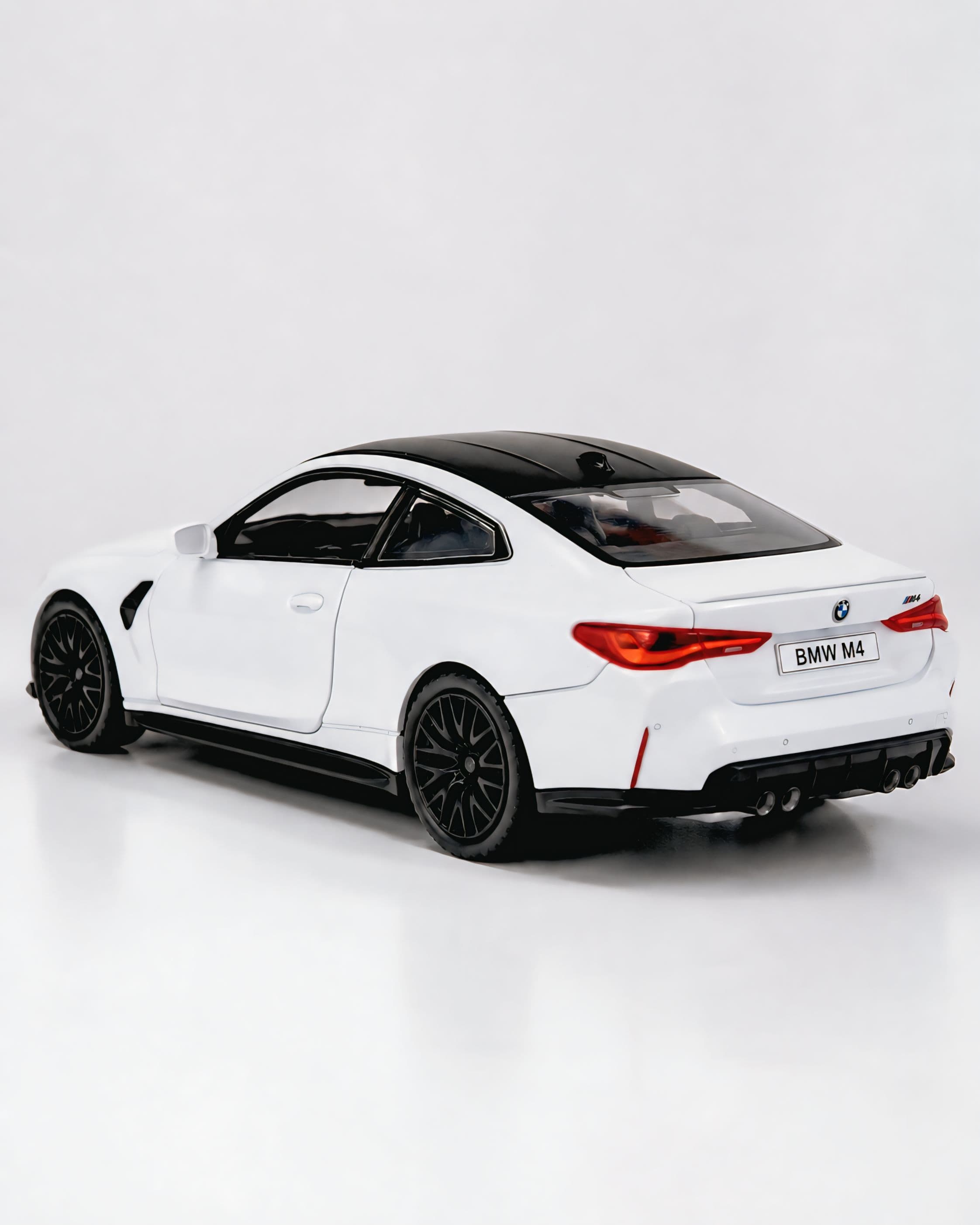 BMW M4 thumbnail 3