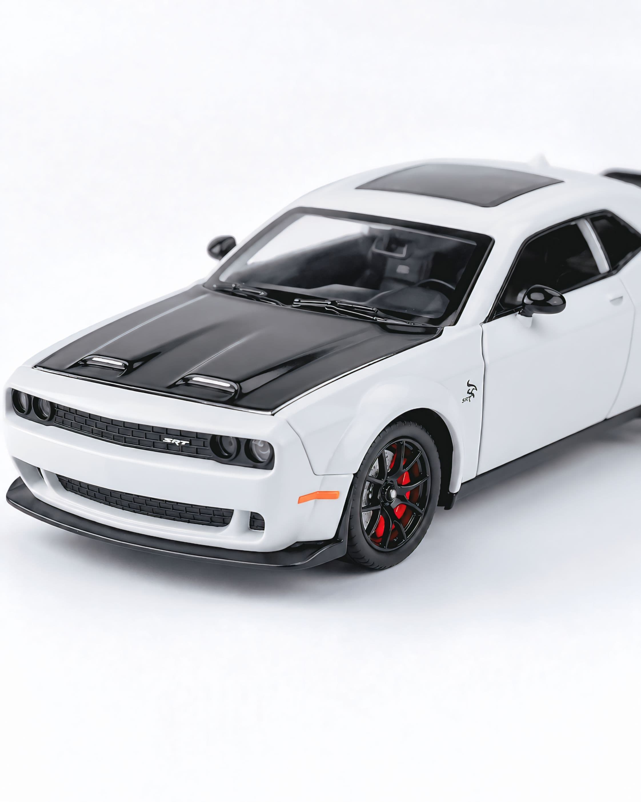 Dodge Challenger SRT thumbnail 3