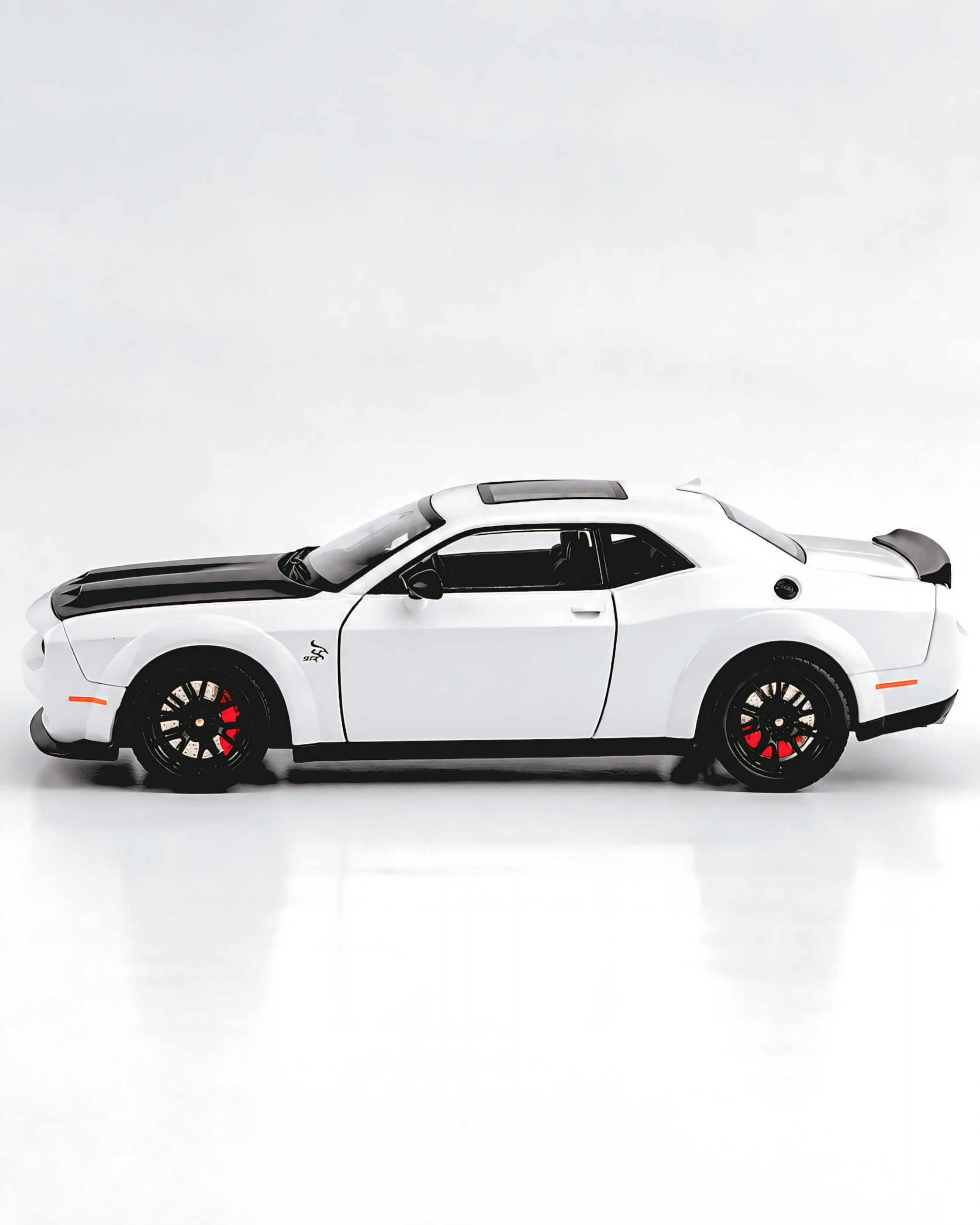 Dodge Challenger SRT thumbnail 2
